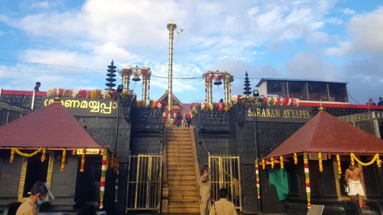 മകരവിളക്ക് ദർശനത്തിനായി സന്നിധാനം ഒരുങ്ങി