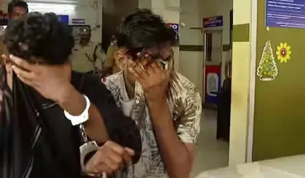 പത്തനംതിട്ടയിലെ കൂട്ടപീഡനംഅച്ഛന്റെ ഫോണിൽ പെൺകുട്ടിയുടെ നഗ്ന ദൃശ്യങ്ങൾ അയച്ചു