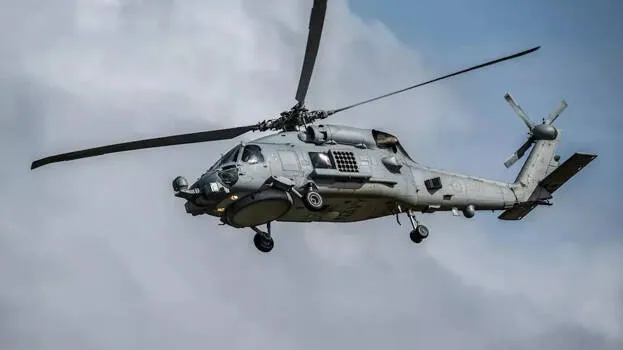 നിരീക്ഷണ പറക്കലിനിടെUS ഹെലികോപ്ടറും യുദ്ധവിമാനവും,ചെെനയിലെ കടലിൽ തകർന്നുവീണു