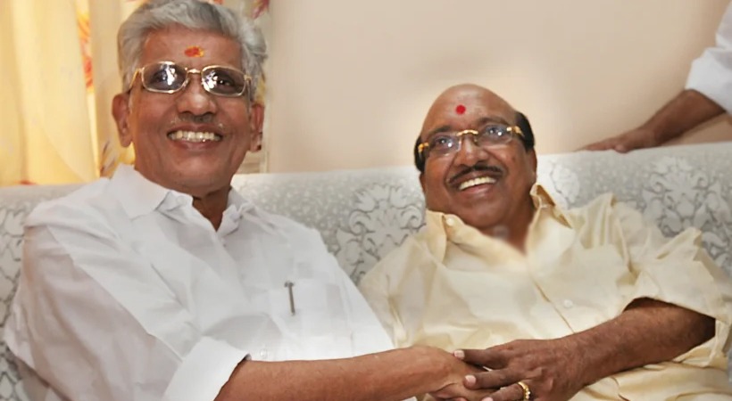 ഹിന്ദുക്കൾ ഒരുമിക്കുന്നു,സുകുമാരൻ നായരും , വെള്ളാപ്പള്ളി നടേശനും പുറത്ത്‌