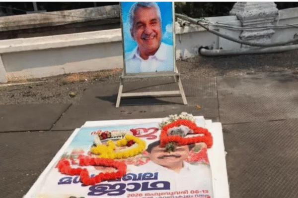 ഉമ്മൻചാണ്ടിയുടെ കല്ലറയിൽ LDF പോസ്റ്റർ വെച്ചത് മാനസിക വെല്ലുവിളിയുള്ള യുവാവ്സംഭവത്തിൽ അന്വേഷണവുമായി പൊലീസ്